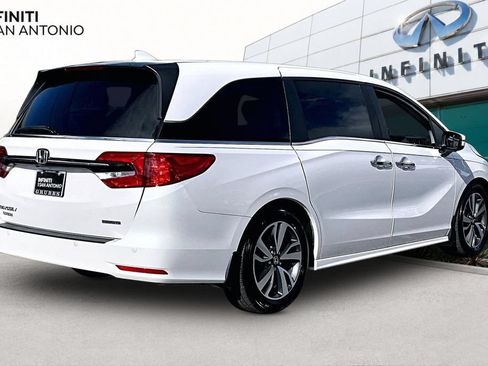 Used 2023 Honda Odyssey Touring image 2