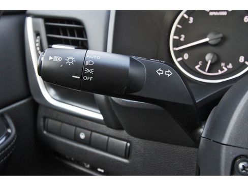 Certified 2025 Nissan Rogue SV FWD image 20