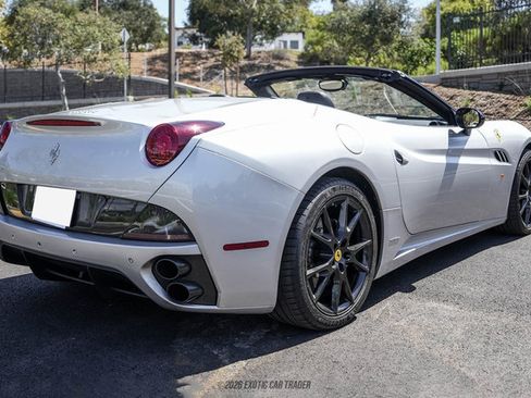 Used 2012 Ferrari California RWD image 8