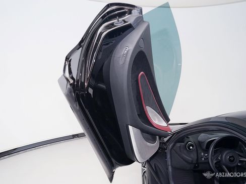 Used 2020 McLaren GT RWD image 9