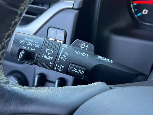 Used 2018 Chevrolet Suburban Premier AWD/4WD image 37