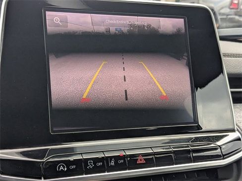 Certified 2025 Jeep Compass Latitude image 19