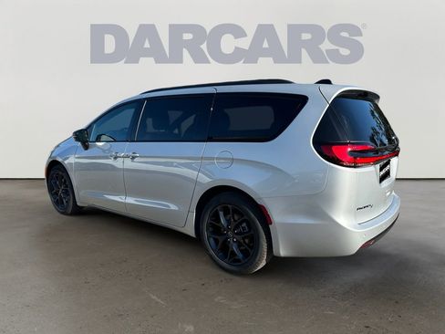 New 2026 Chrysler Pacifica Select w/ S Appearance Package image 5