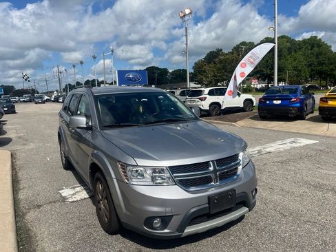 Used 2018 Dodge Journey SXT w/ Connectivity Group FWD image 2