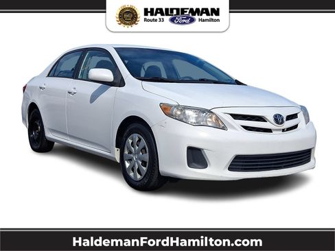 Used 2011 Toyota Corolla LE FWD image 1