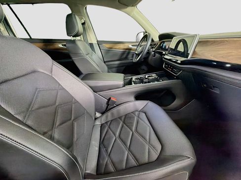 Used 2026 Volkswagen Atlas SE FWD image 31