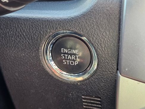 Used 2022 Toyota 4Runner SR5 AWD/4WD image 32