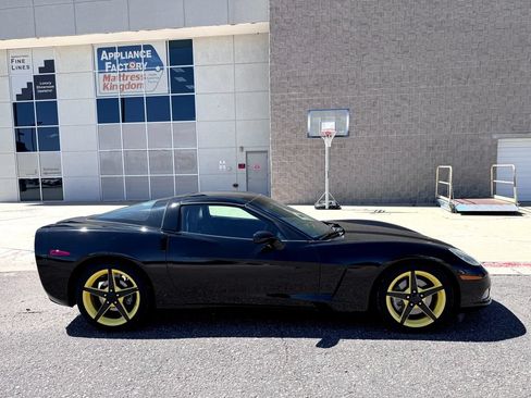 Used 2005 Chevrolet Corvette Coupe w/ Preferred Equipment Group RWD image 6