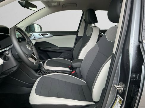 New 2025 Volkswagen Taos SE image 9