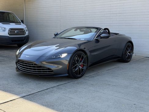 Used 2023 Aston Martin V8 Vantage Roadster RWD image 18