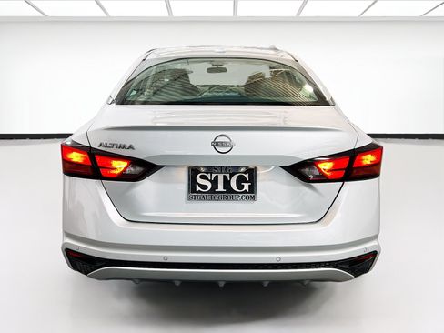 Used 2025 Nissan Altima 2.5 SV FWD image 5