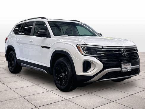 Used 2024 Volkswagen Atlas Peak Edition SE AWD/4WD image 3