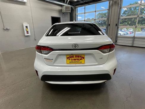 Used 2021 Toyota Corolla LE FWD image 4