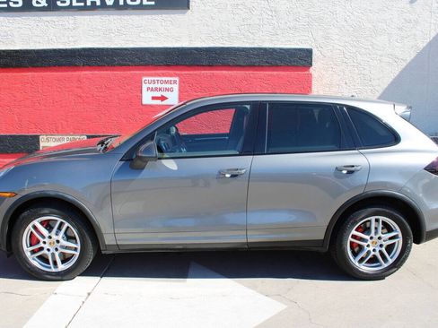 Used 2011 Porsche Cayenne Turbo AWD/4WD image 2