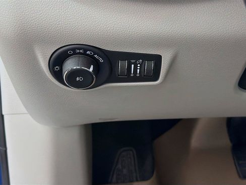Used 2022 Jeep Compass Limited w/ Sun and Sound Group AWD/4WD image 17