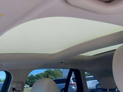 Used 2019 Mercedes-Benz GLC 300 4MATIC image 18