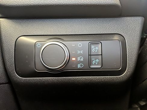 Used 2022 Ford Escape SE image 24