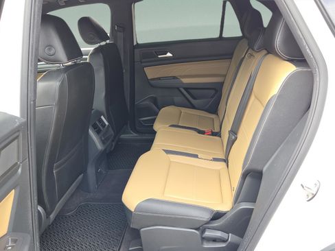 Used 2021 Volkswagen Atlas Cross Sport SE image 11