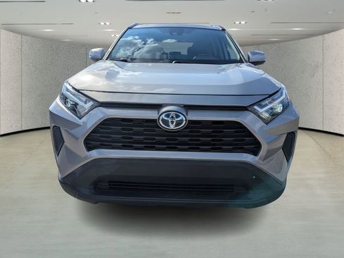 Used 2022 Toyota RAV4 XLE w/ Convenience Package image 8