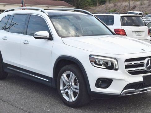 Used 2020 Mercedes-Benz GLB 250 4MATIC w/ Premium Package image 13