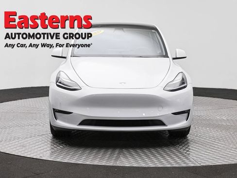 Used 2022 Tesla Model Y Long Range AWD/4WD image 2