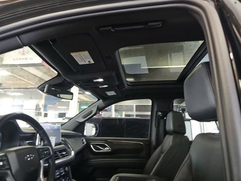 Used 2023 Chevrolet Tahoe Z71 w/ Luxury Package AWD/4WD image 16