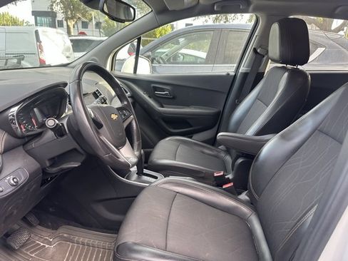 Used 2020 Chevrolet Trax LT w/ LT Convenience Package image 10