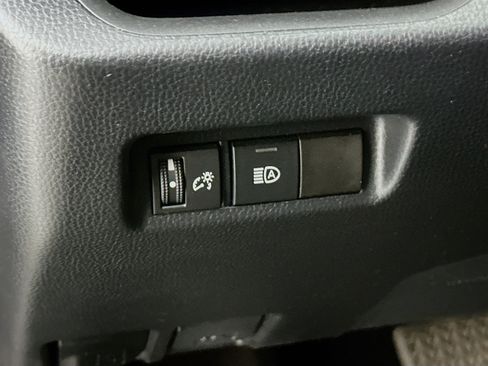 Used 2019 Toyota RAV4 XLE FWD image 17