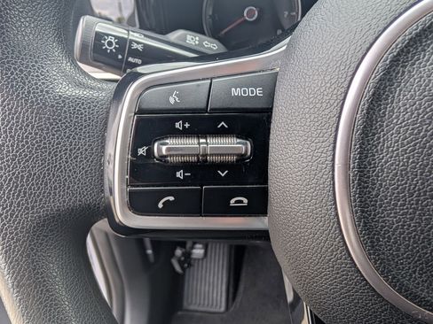 Certified 2022 Kia Sorento LX AWD/4WD image 16
