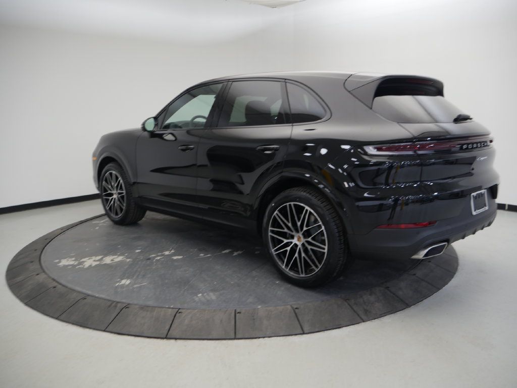 Certified 2026 Porsche Cayenne AWD/4WD image 3