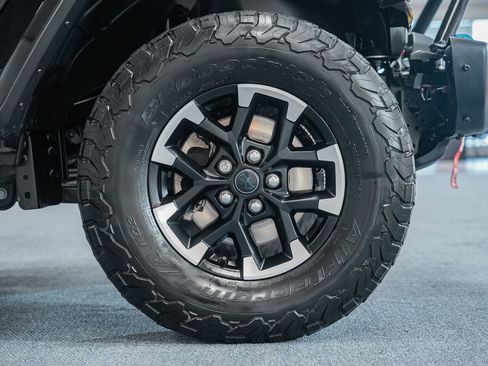 Used 2024 Jeep Wrangler Unlimited Rubicon 4xe AWD/4WD image 22