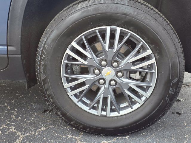 Used 2026 Chevrolet Traverse LT FWD image 8