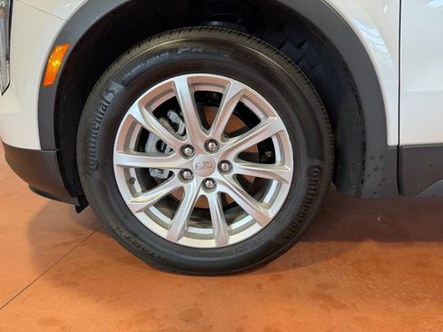 Used 2023 Cadillac XT4 Luxury w/ Cold Weather Package AWD/4WD image 14