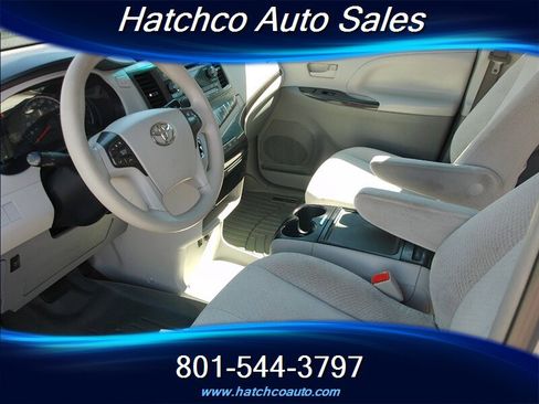 Used 2013 Toyota Sienna LE image 23