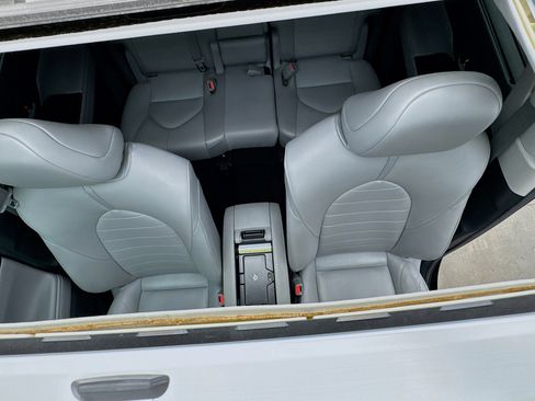 Used 2021 Toyota Highlander XLE image 14