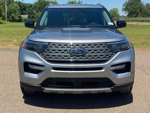 Used 2024 Ford Explorer Limited RWD image 2