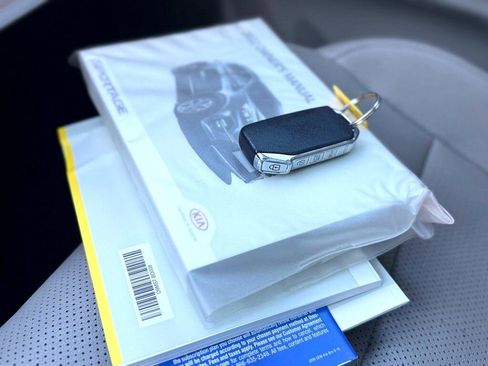 Used 2022 Kia Sportage EX w/ EX Technology Package image 45