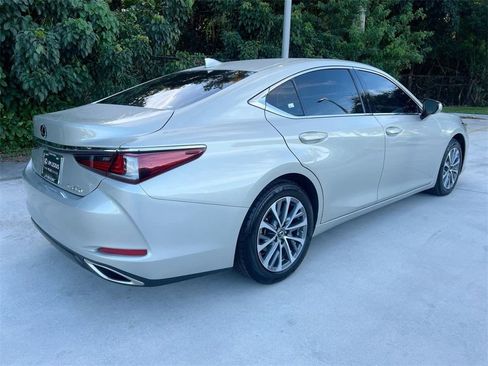 Certified 2022 Lexus ES 350 image 7