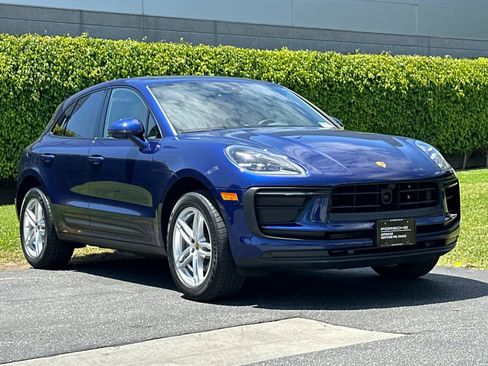 Certified 2025 Porsche Macan AWD/4WD image 10