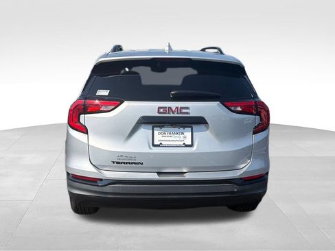 Used 2021 GMC Terrain SLE w/ Driver Convenience Package FWD image 4