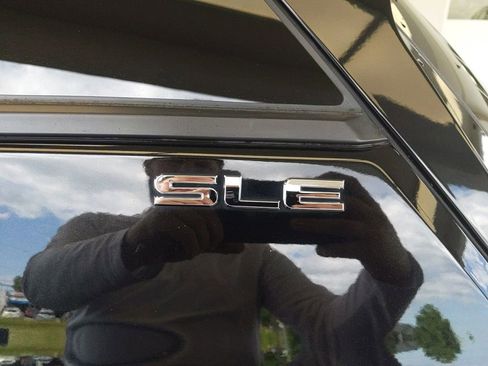 Used 2019 GMC Terrain SLE w/ Driver Convenience Package FWD image 10