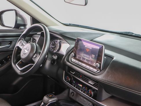 Used 2024 Nissan Rogue SV FWD image 25