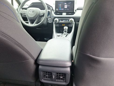 Used 2025 Toyota RAV4 SE image 34