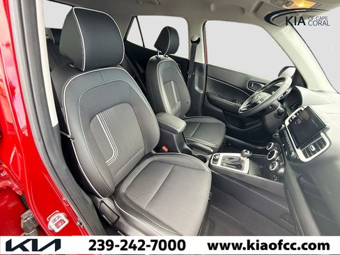 Used 2023 Hyundai Venue Limited image 14