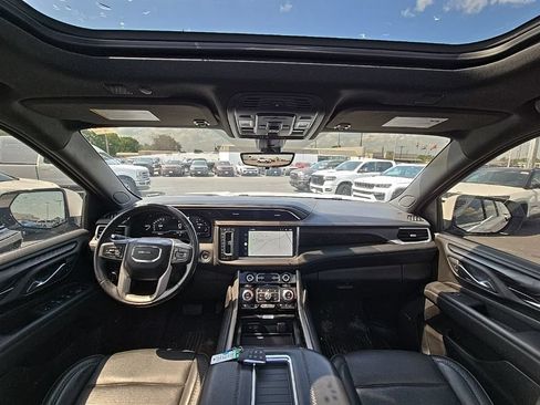 Used 2022 GMC Yukon XL Denali w/ Denali Ultimate Package AWD/4WD image 2