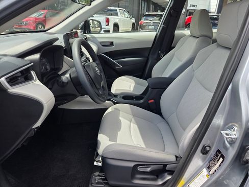 Used 2025 Toyota Corolla Cross L FWD image 3