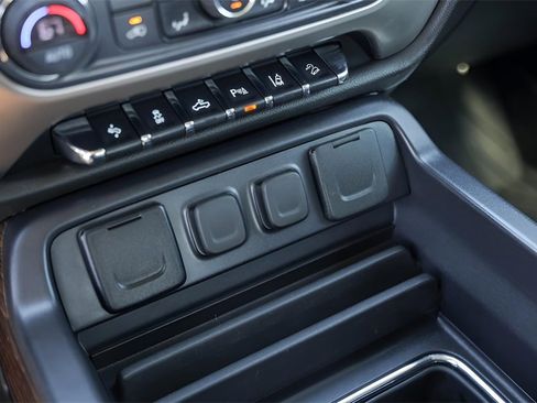 Used 2019 GMC Sierra 2500 Denali w/ Suspension Package, Off-Road image 22