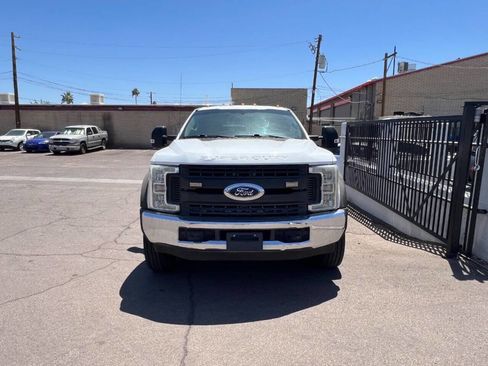 Used 2017 Ford F550 2WD Crew Cab Super Duty image 2