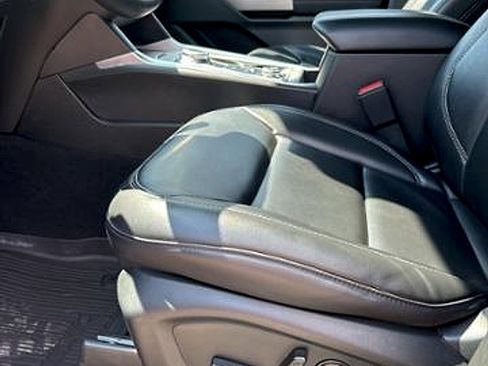 Used 2023 Ford Explorer XLT w/ Equipment Group 202A image 13