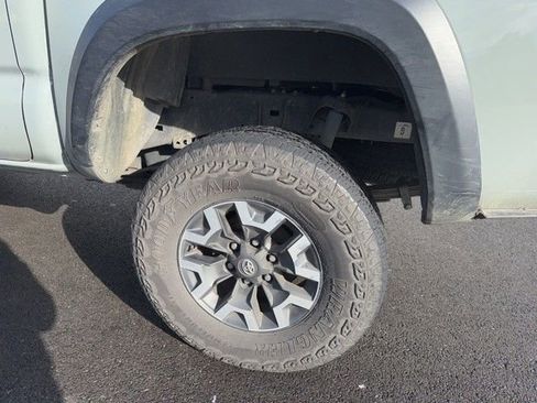 Used 2023 Toyota Tacoma TRD Off-Road w/ Advanced Technology Package image 12